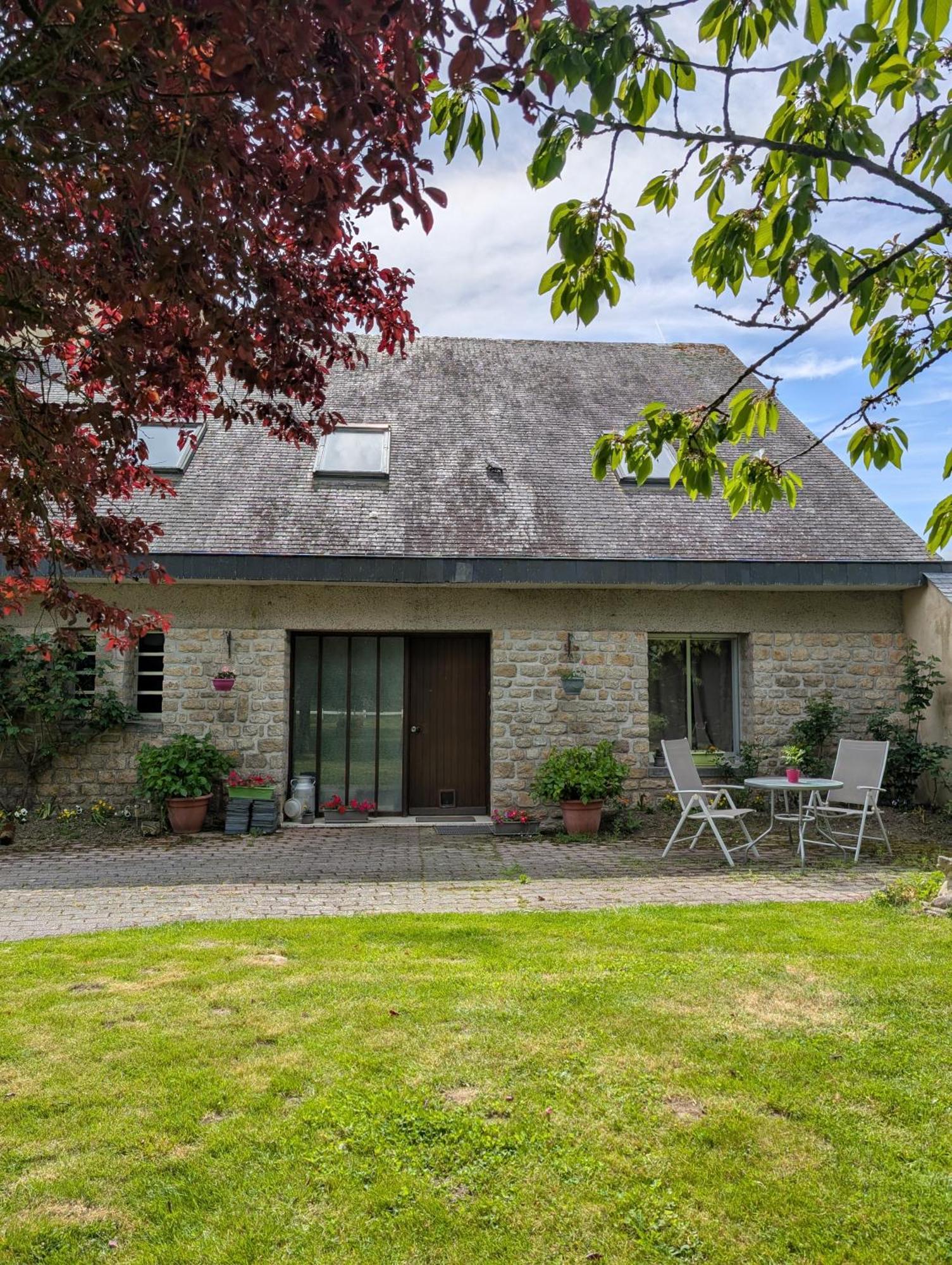 ユイヌ・シュル・メール A L Ombre Du Mont Saint Michel Bed & Breakfast エクステリア 写真