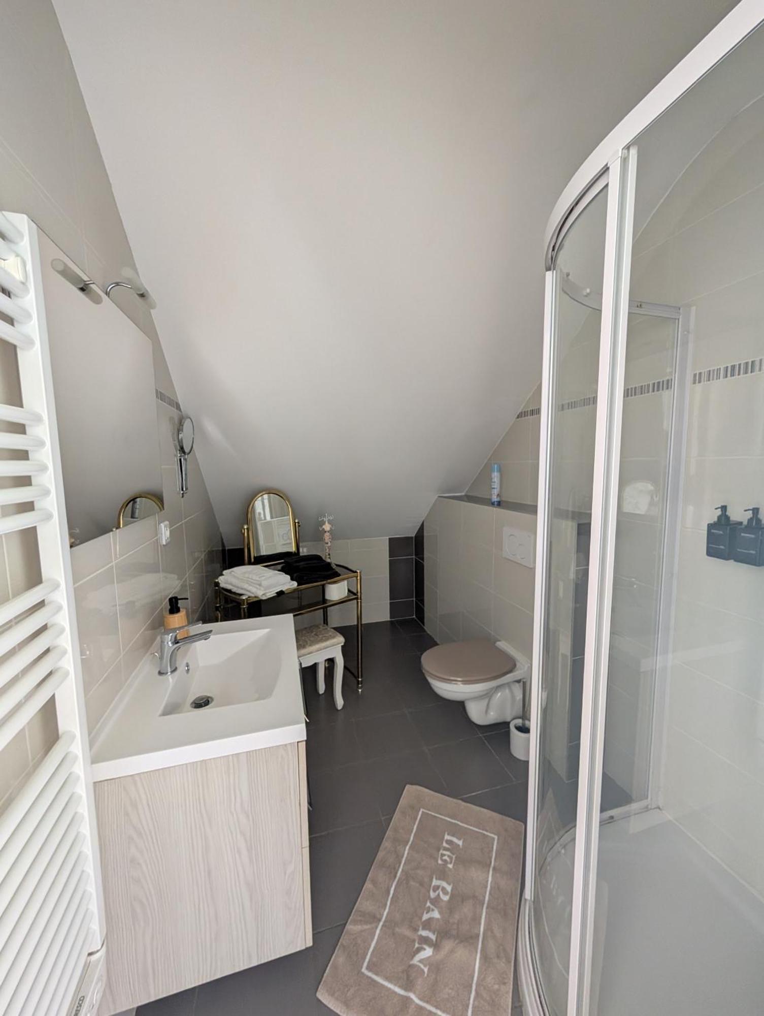 ユイヌ・シュル・メール A L Ombre Du Mont Saint Michel Bed & Breakfast エクステリア 写真