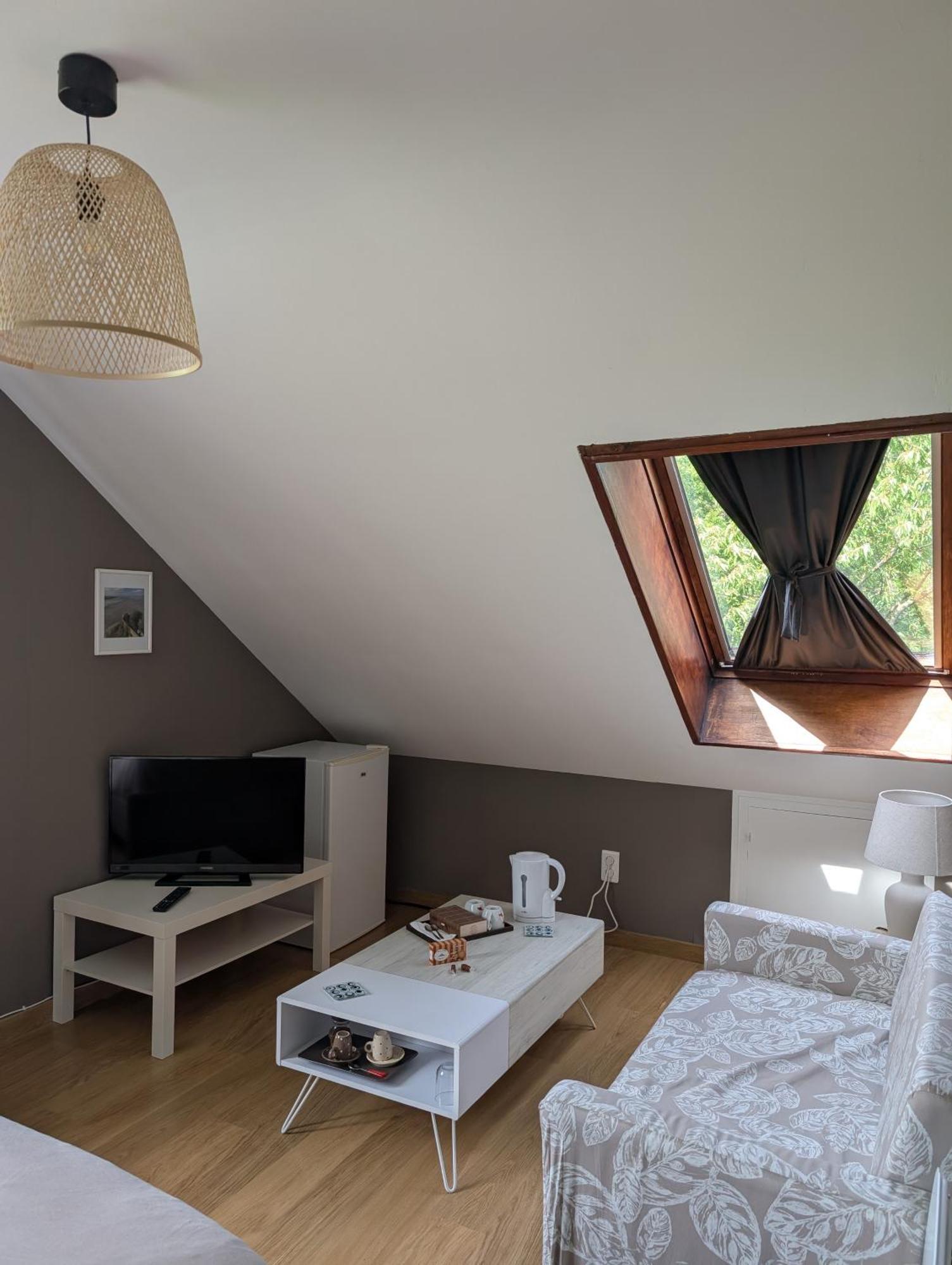 ユイヌ・シュル・メール A L Ombre Du Mont Saint Michel Bed & Breakfast エクステリア 写真